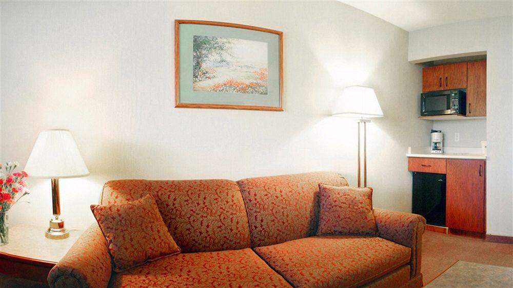 Art Infiniti Hotel Pitt Meadows Dış mekan fotoğraf