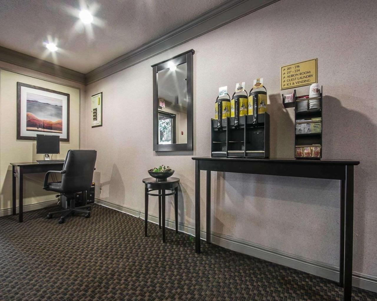 Art Infiniti Hotel Pitt Meadows Dış mekan fotoğraf